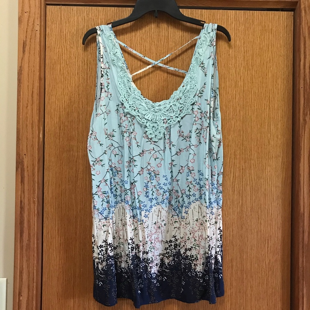 Suzanne Betro top